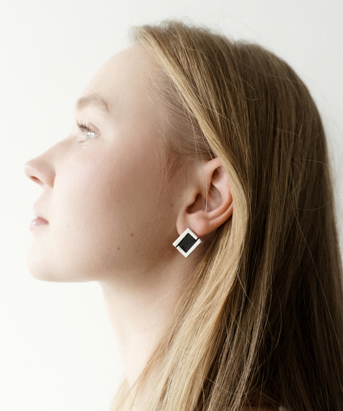 Sonus náušnice postříbřená mosaz