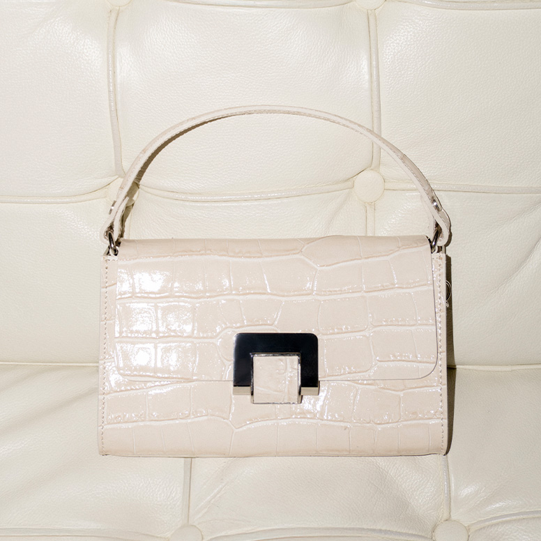 GIGI: Kabelka mesiaca